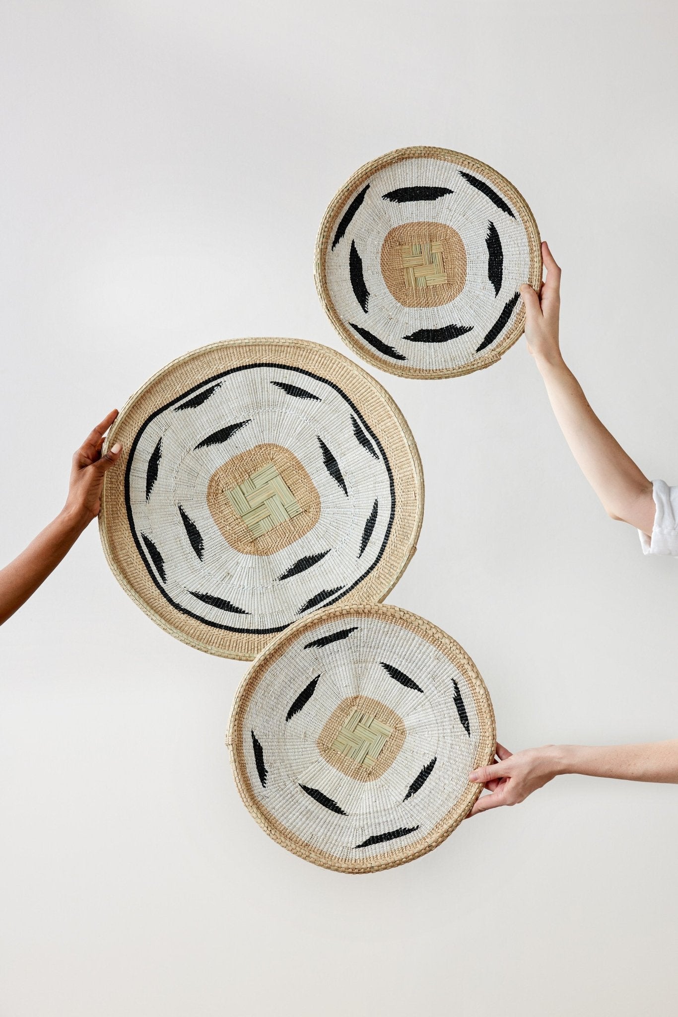 Nolyia White Flat Basket - Che Cose Belle