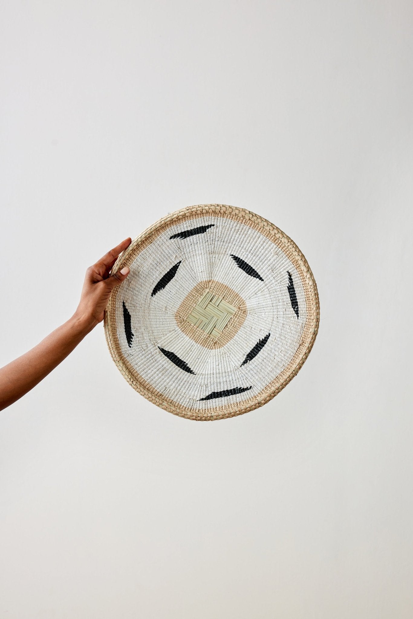 Nolyia White Flat Basket - Che Cose Belle
