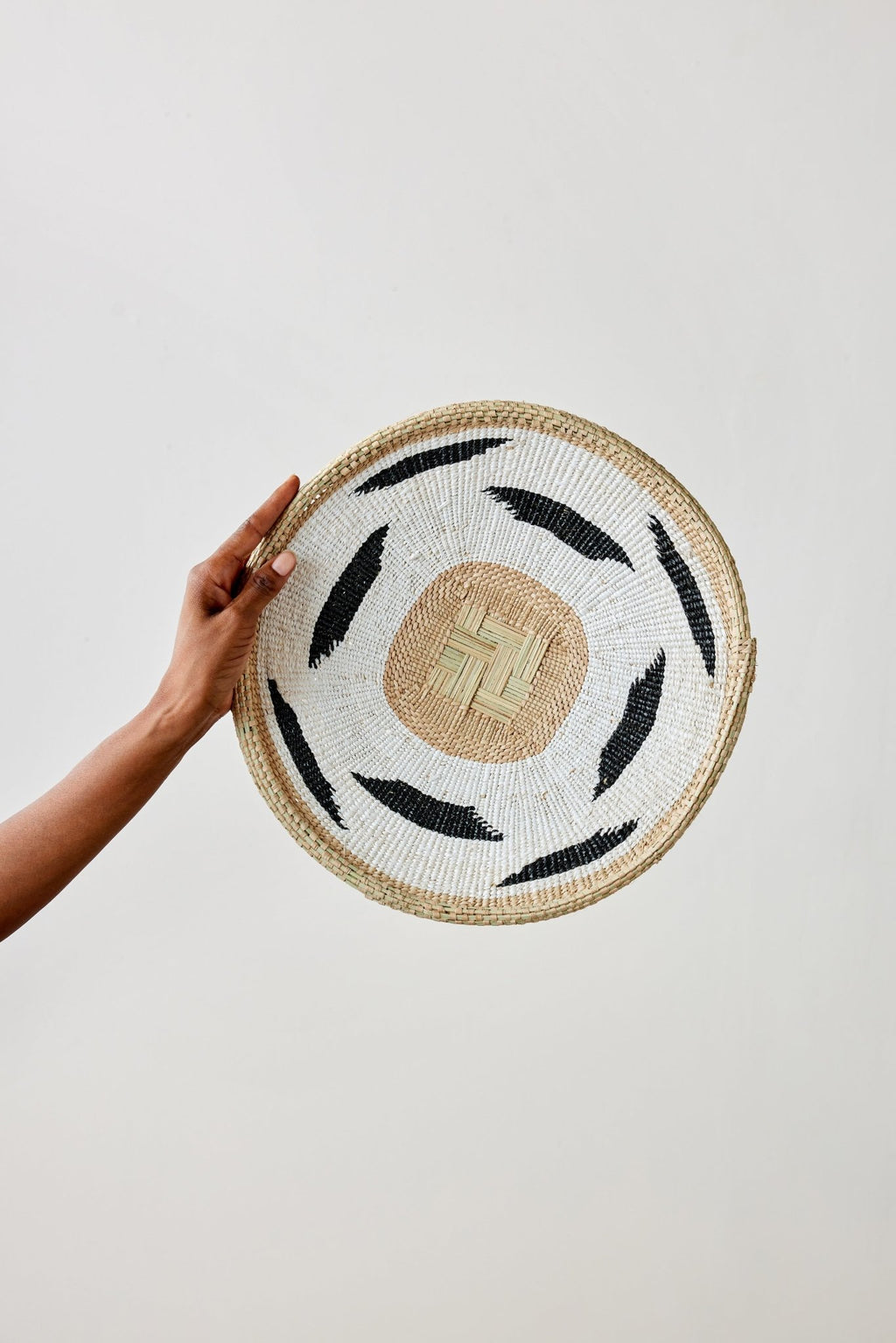Nolyia White Flat Basket - Che Cose Belle
