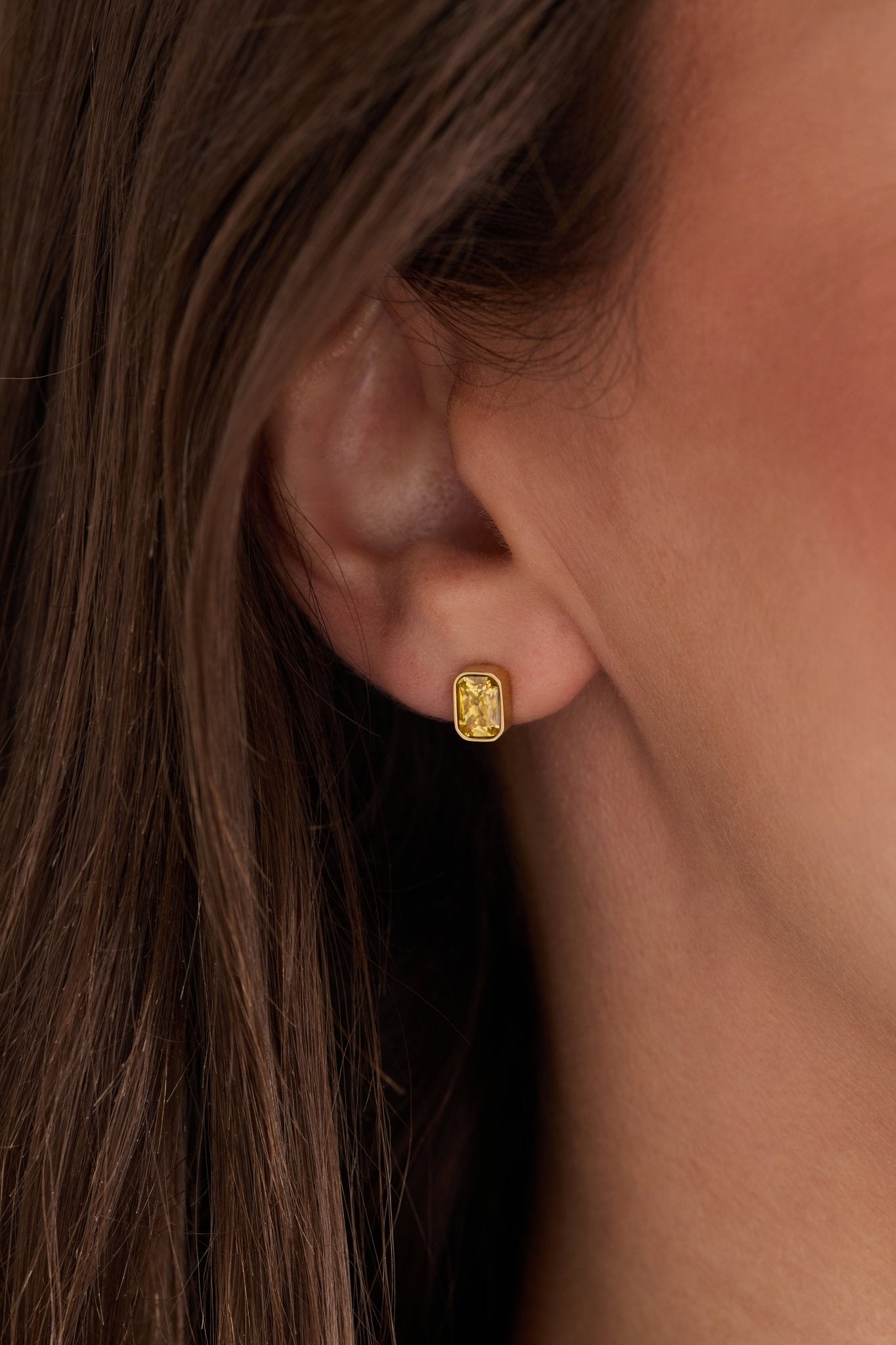 November Emerald - Cut Birthstone Stud Earrings - Che Cose Belle