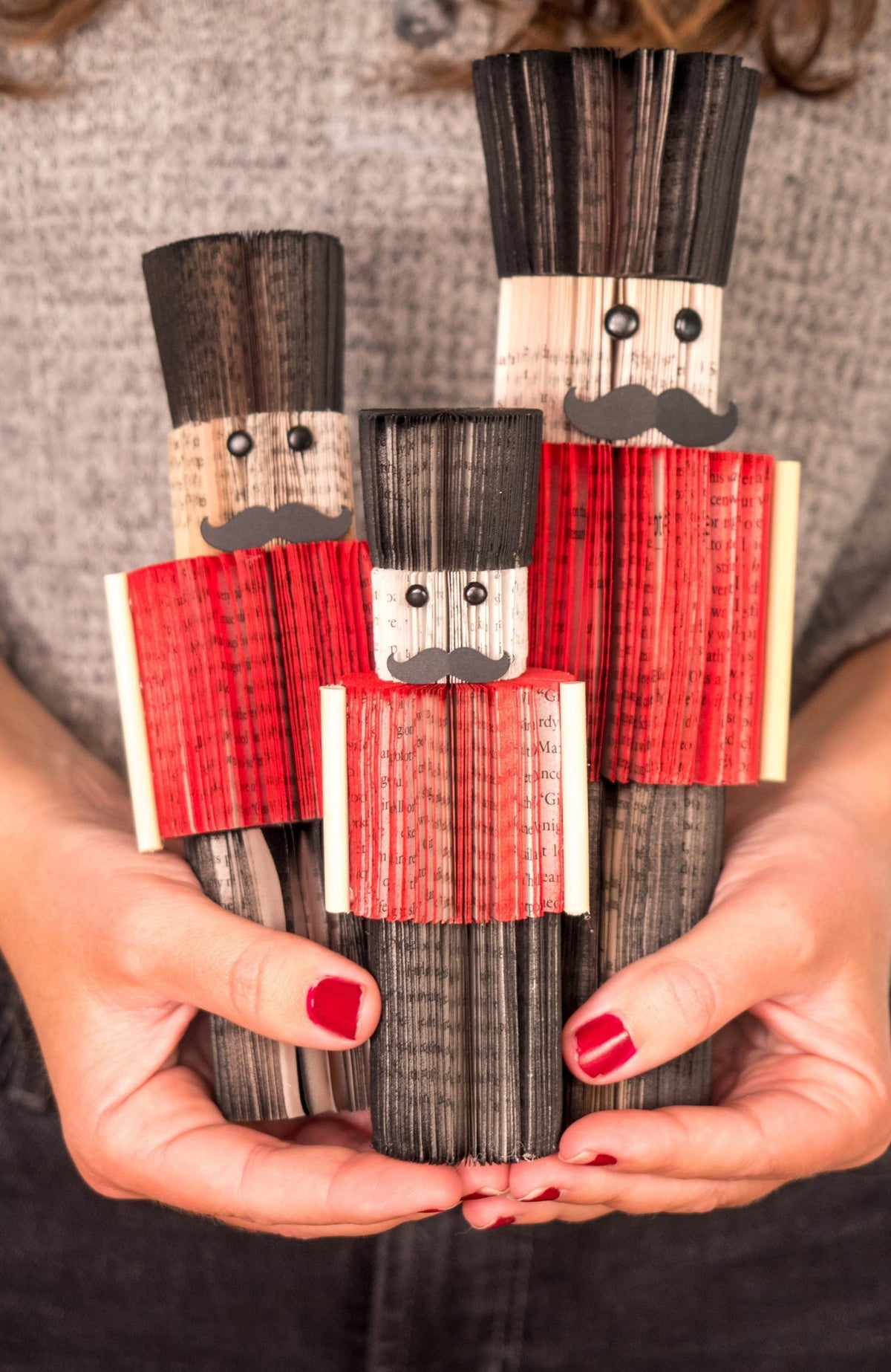 Nutcrackers-Christmas Book Decor - Che Cose Belle