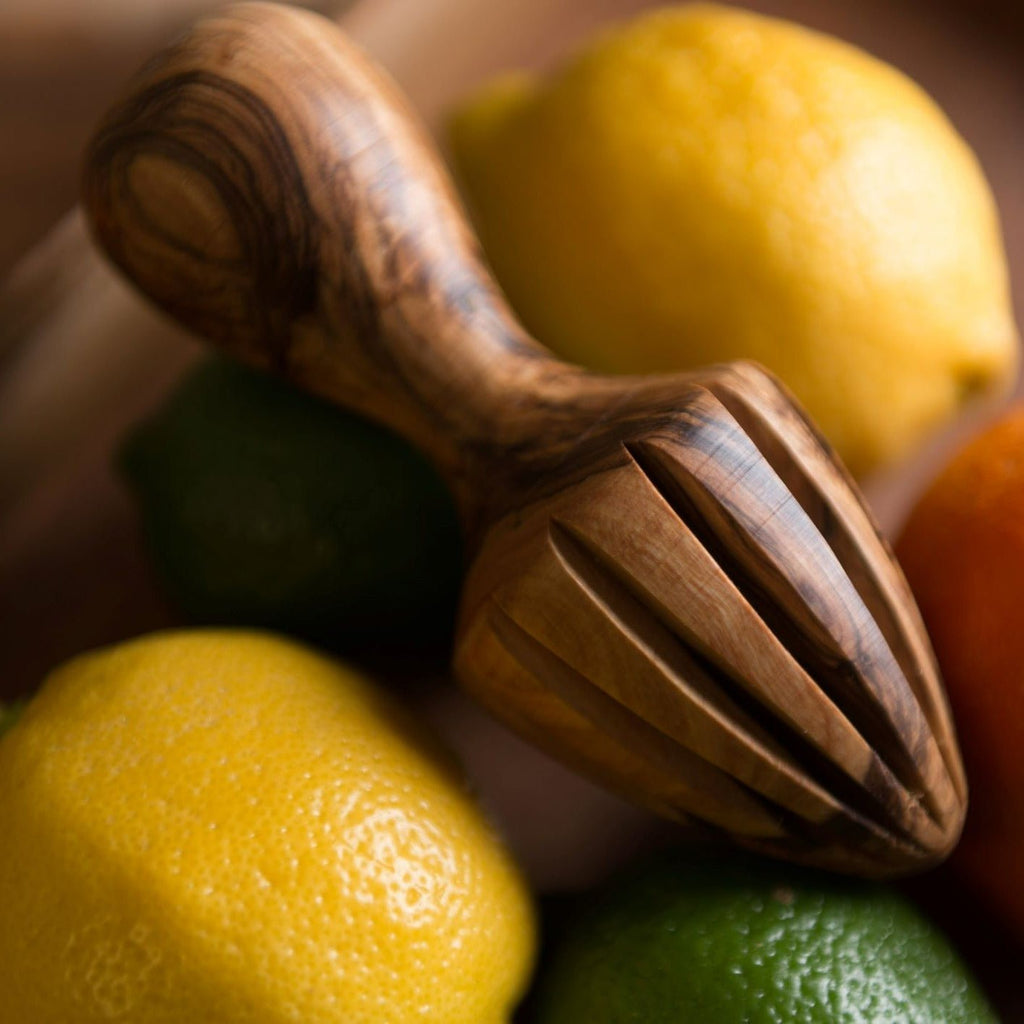 Olive Wood Citrus Press - Che Cose Belle