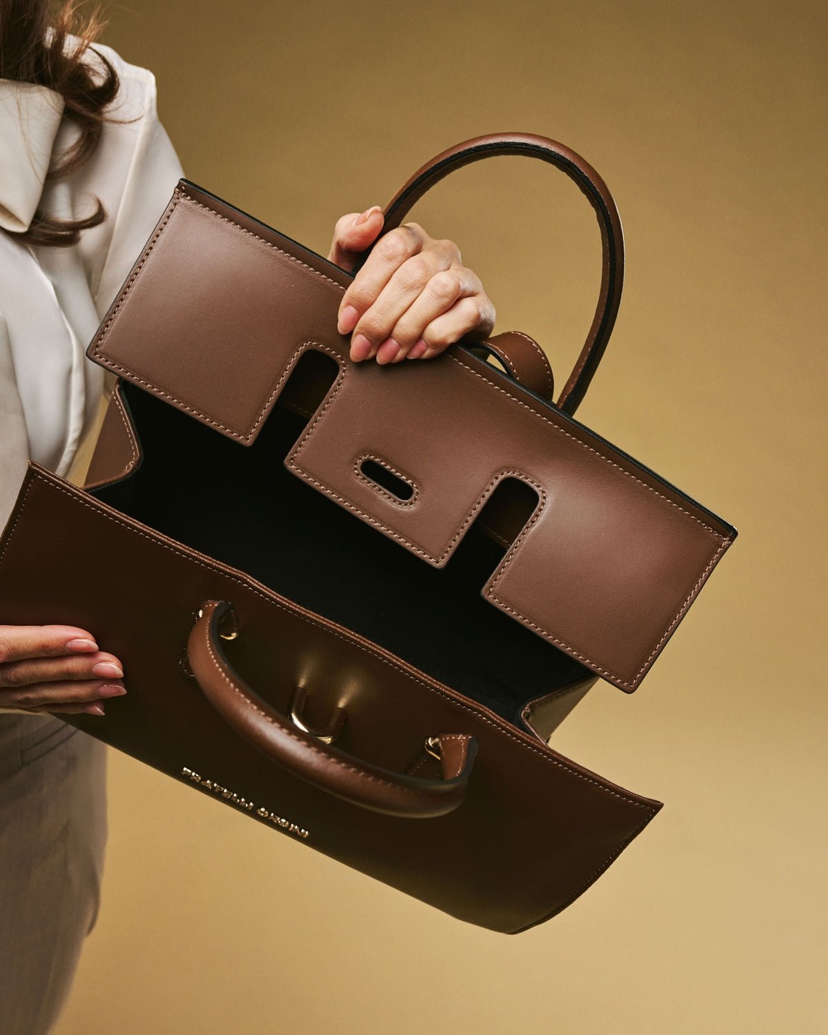 Oriana (brown) - Italian calf leather women's handbag (with shoulder strap) - Che Cose Belle