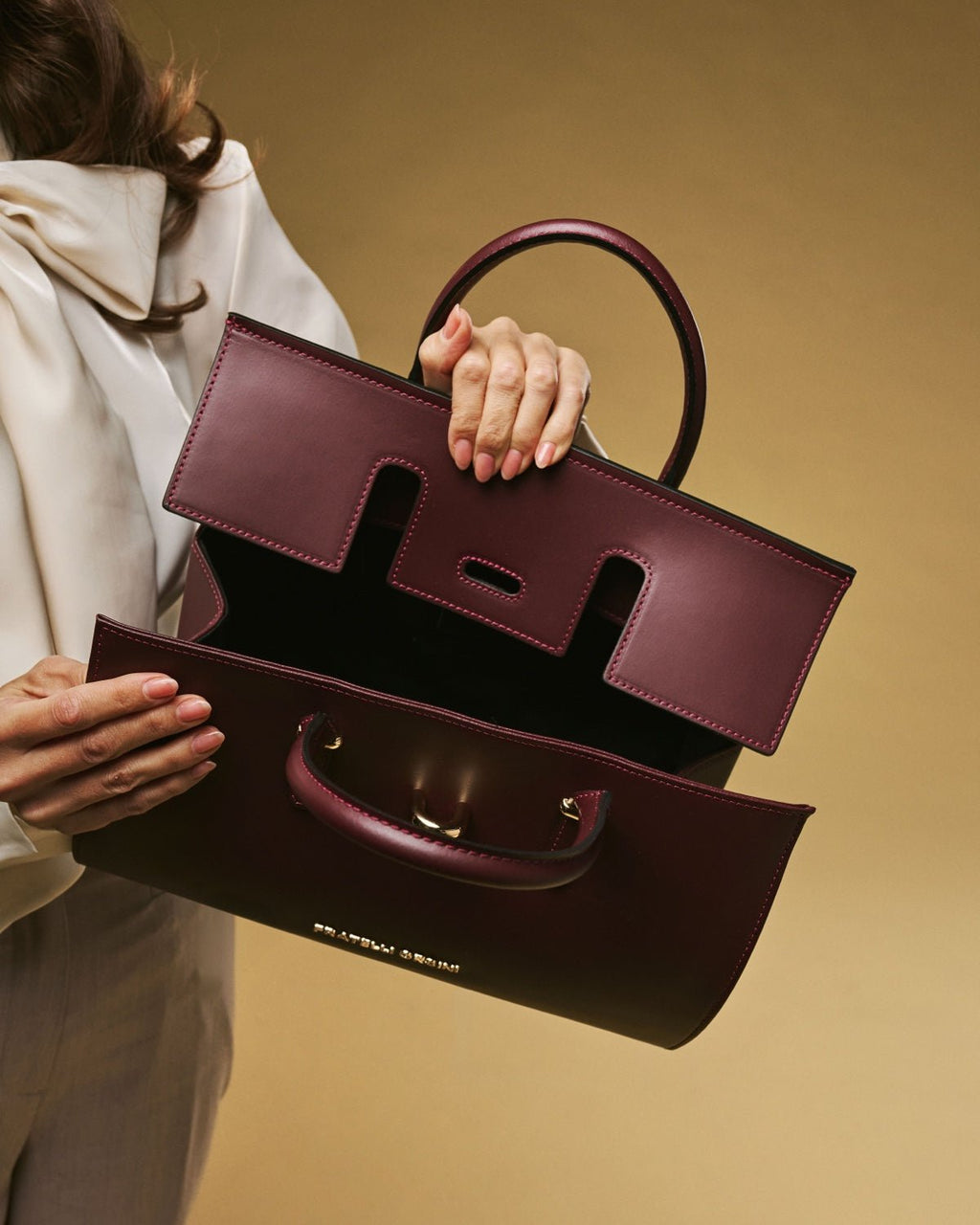 Oriana (eggplant) - Italian calf leather women's handbag (with shoulder strap) - Che Cose Belle