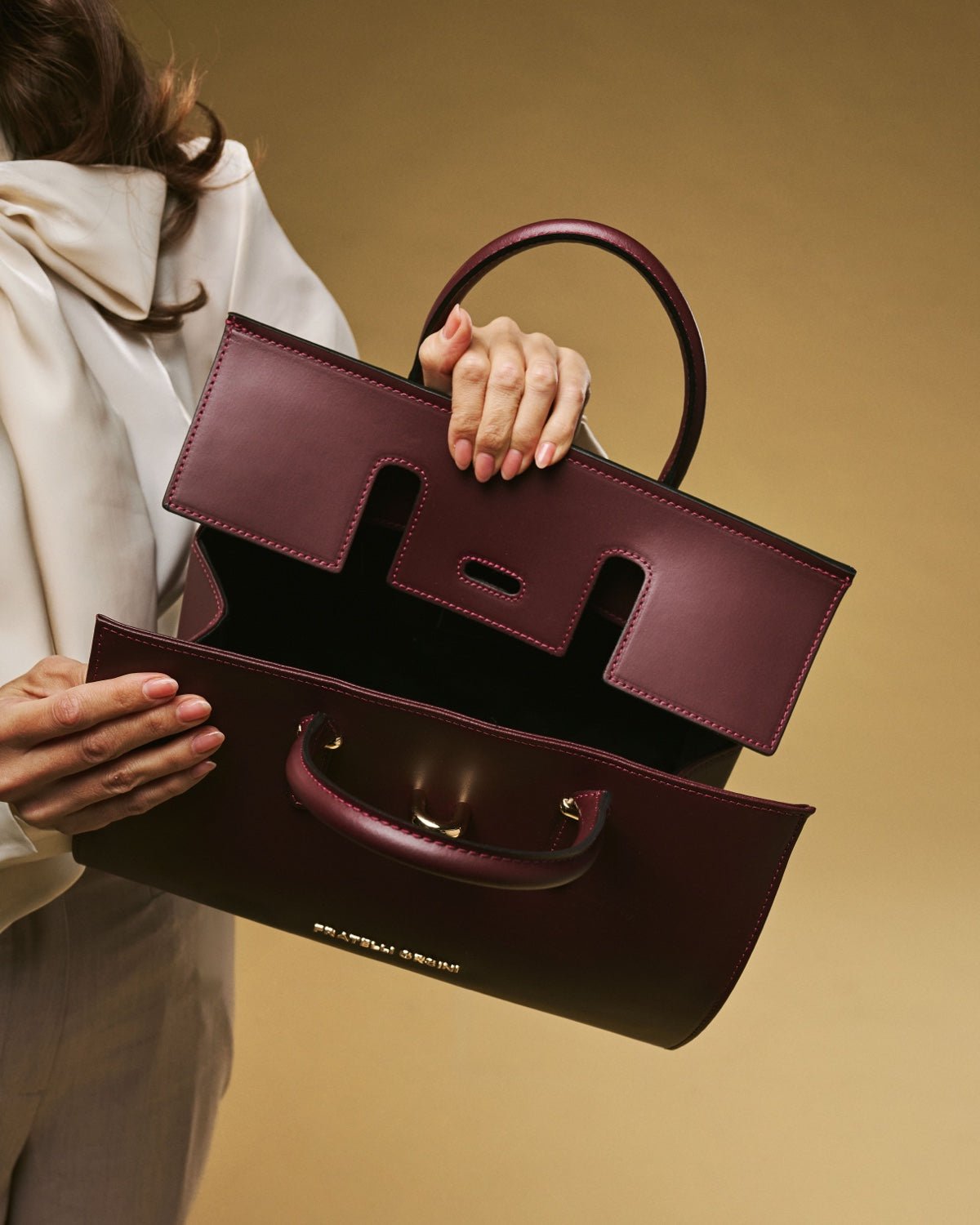 Oriana (eggplant) - Italian calf leather women's handbag (with shoulder strap) - Che Cose Belle