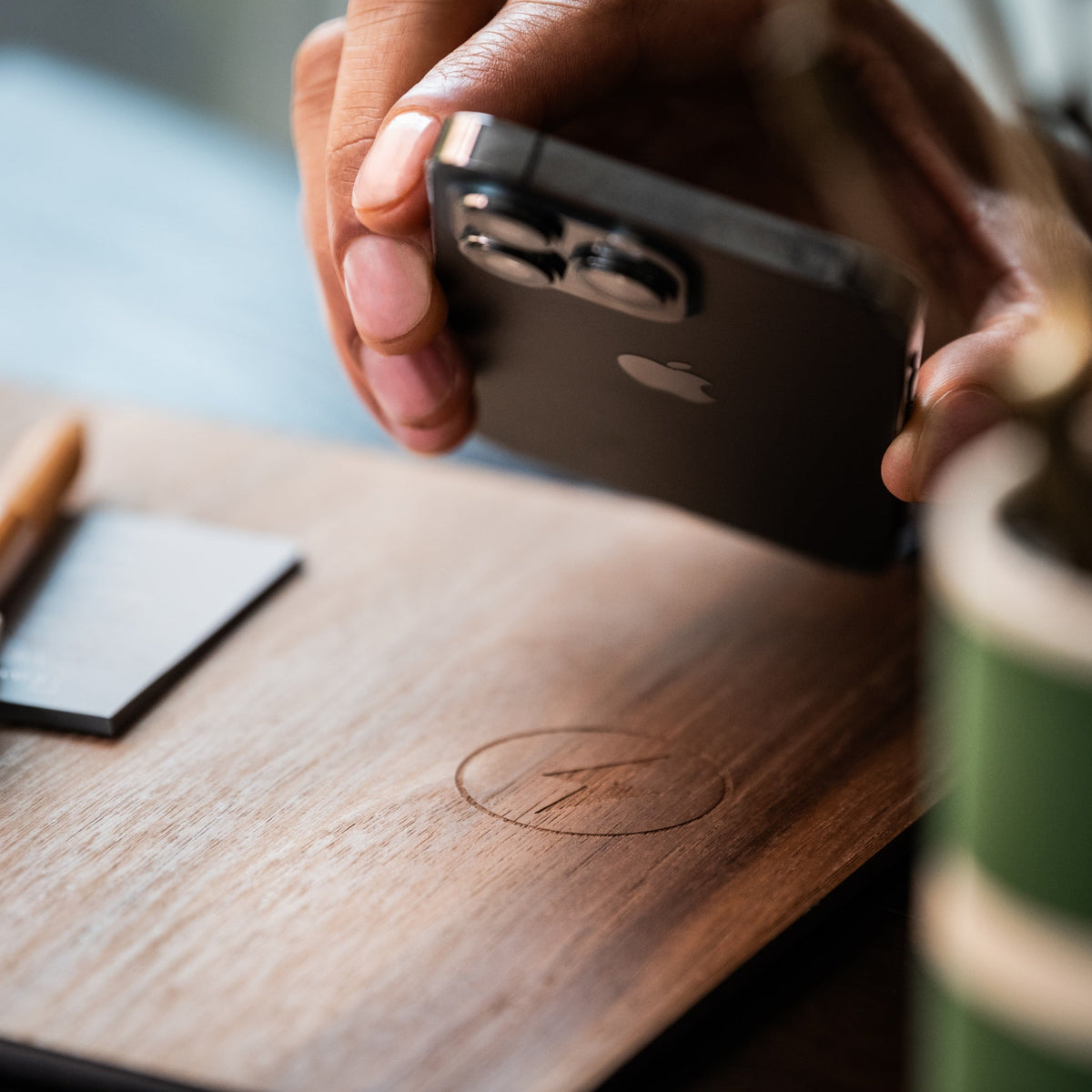 Oversize Wood Mousepad with 15 watt Wireless Fast Charger - Che Cose Belle