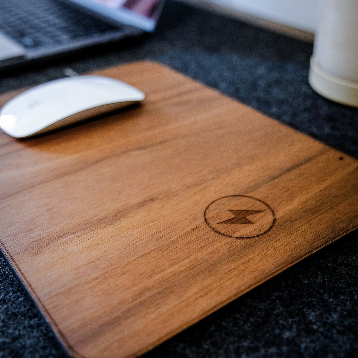 Oversize Wood Mousepad with 15 watt Wireless Fast Charger - Che Cose Belle