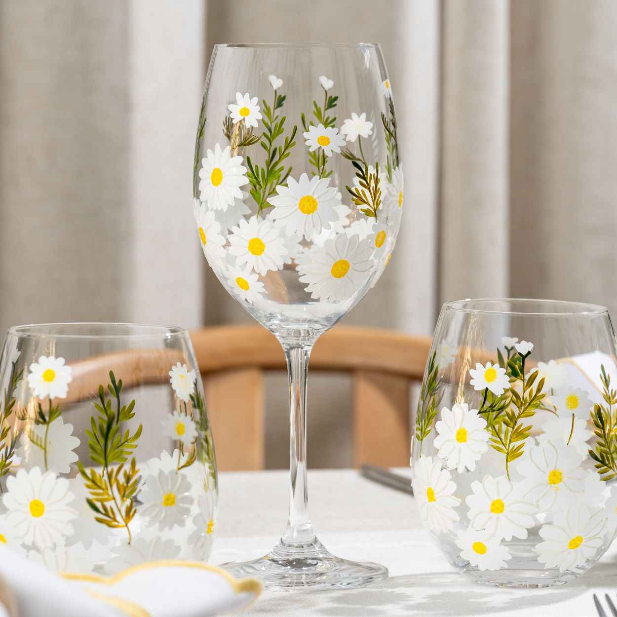 Painted Daisy Wine Glasses - Che Cose Belle