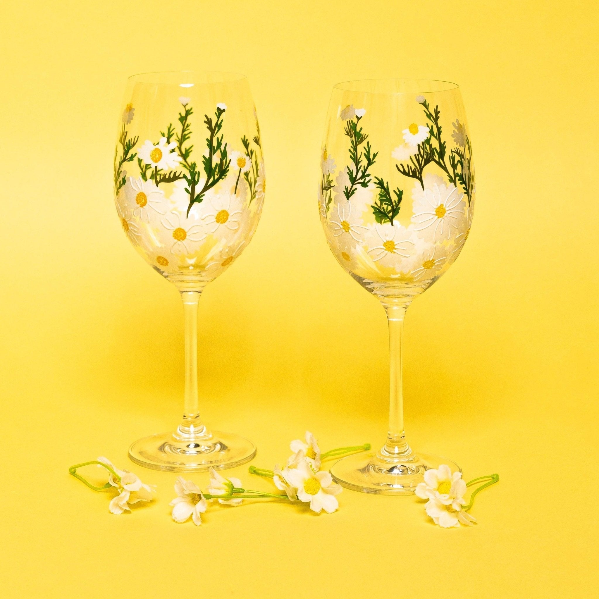 Painted Daisy Wine Glasses - Che Cose Belle