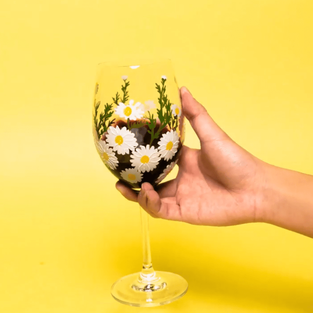 Painted Daisy Wine Glasses - Che Cose Belle