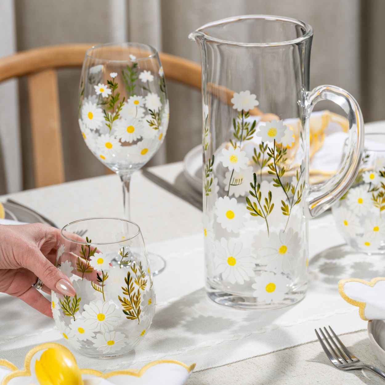 Painted Daisy Wine Glasses - Che Cose Belle