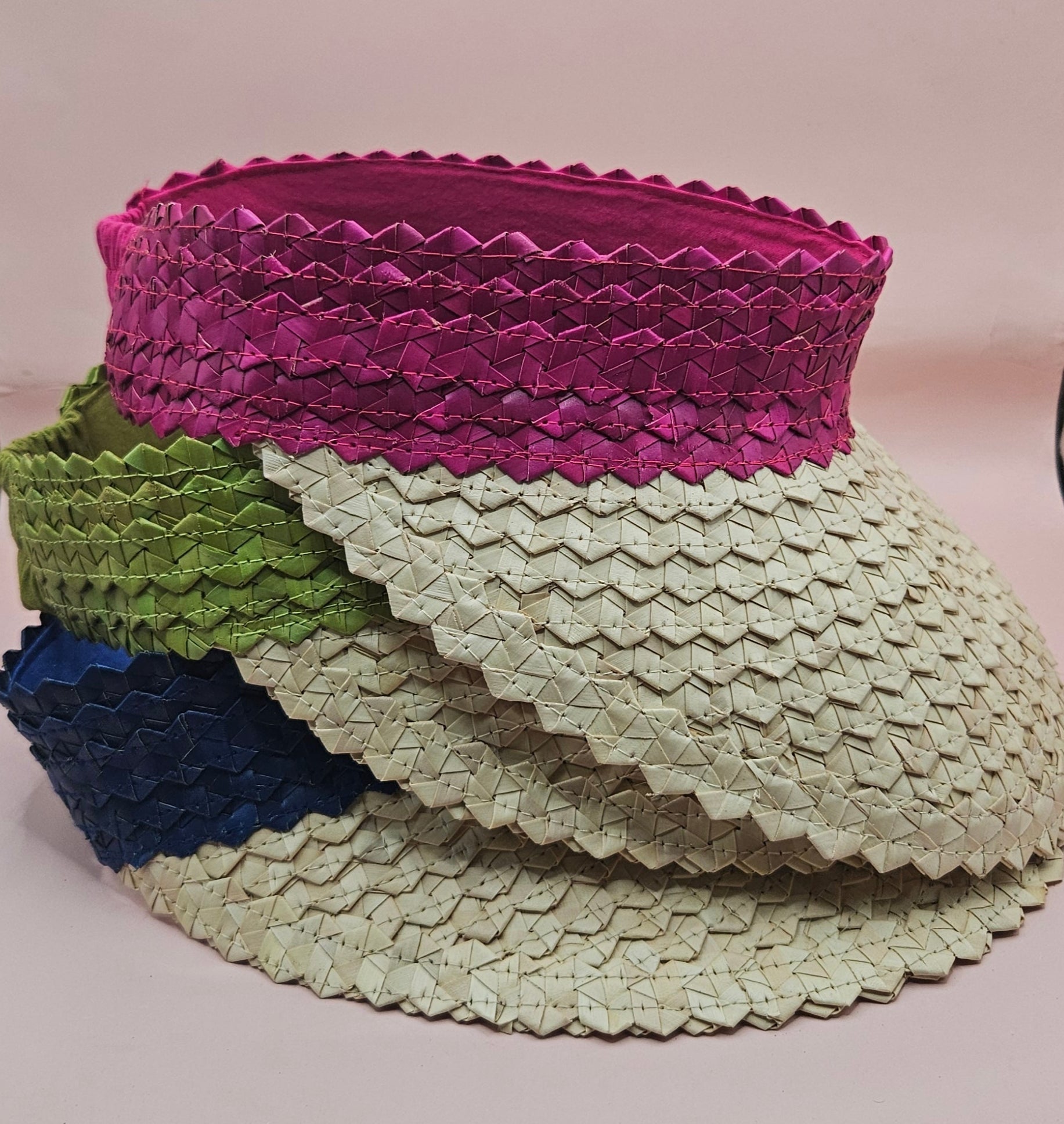 Palm Leaf Visor – Colorful Summer Straw Hat with Elastic Band | Lightweight Sun Protection - Che Cose Belle