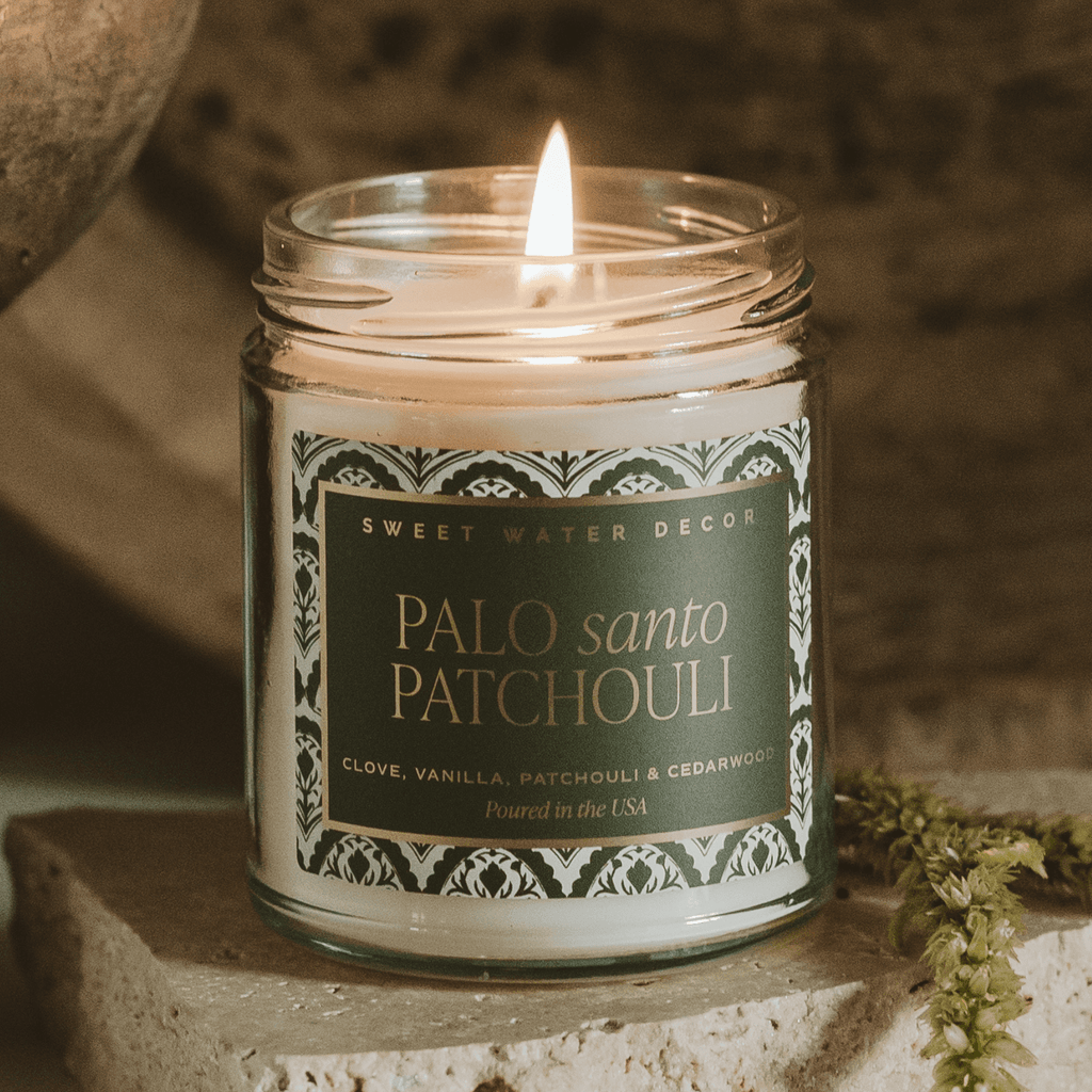 Palo Santo Patchouli Soy Candle - Clear Patterned Jar - 9 oz - Che Cose Belle