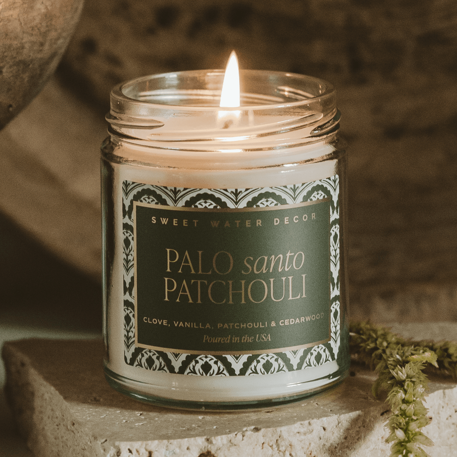 Palo Santo Patchouli Soy Candle - Clear Patterned Jar - 9 oz - Che Cose Belle