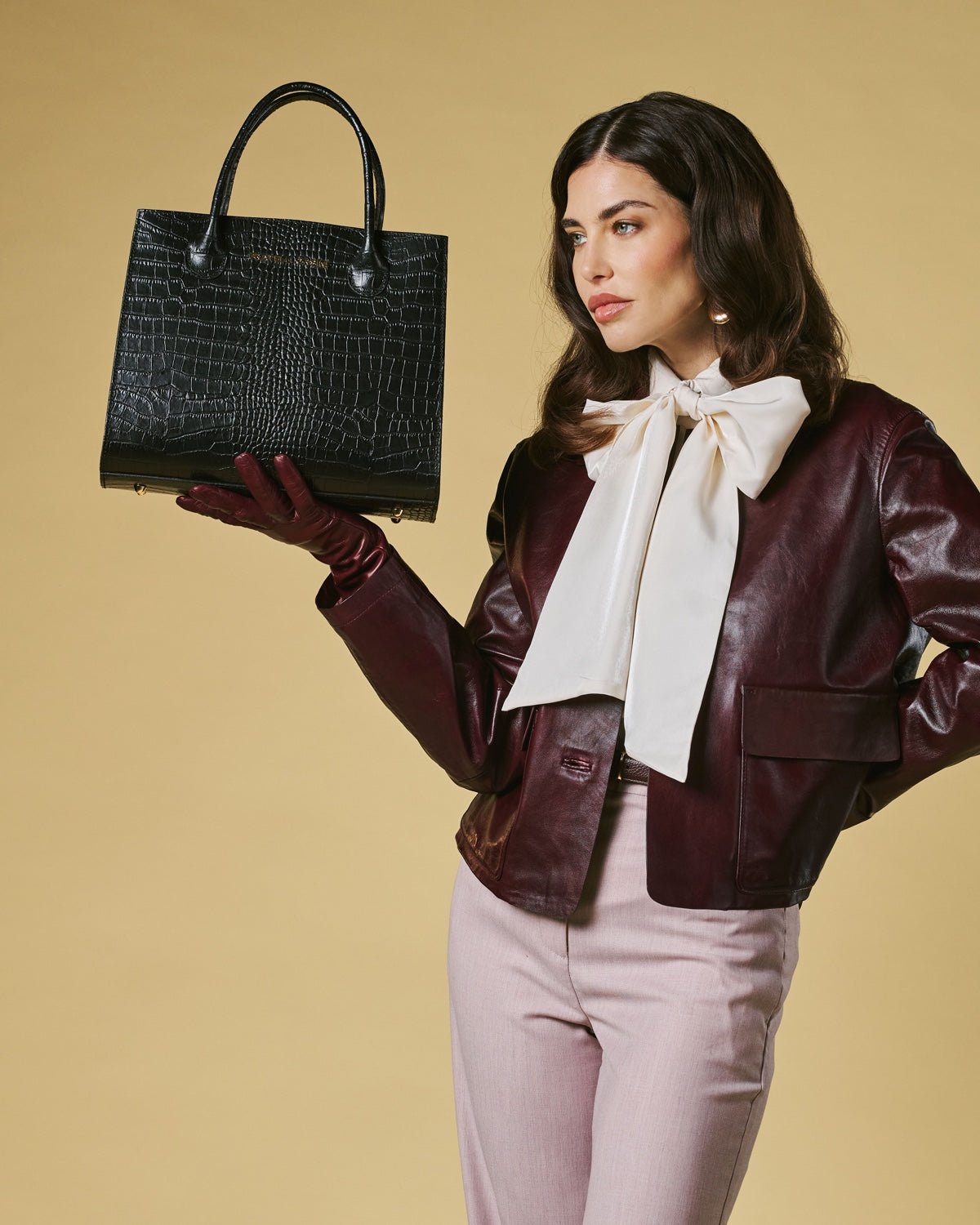 Patrizia (black) - Italian calf leather women's handbag (with shoulder strap) - Che Cose Belle