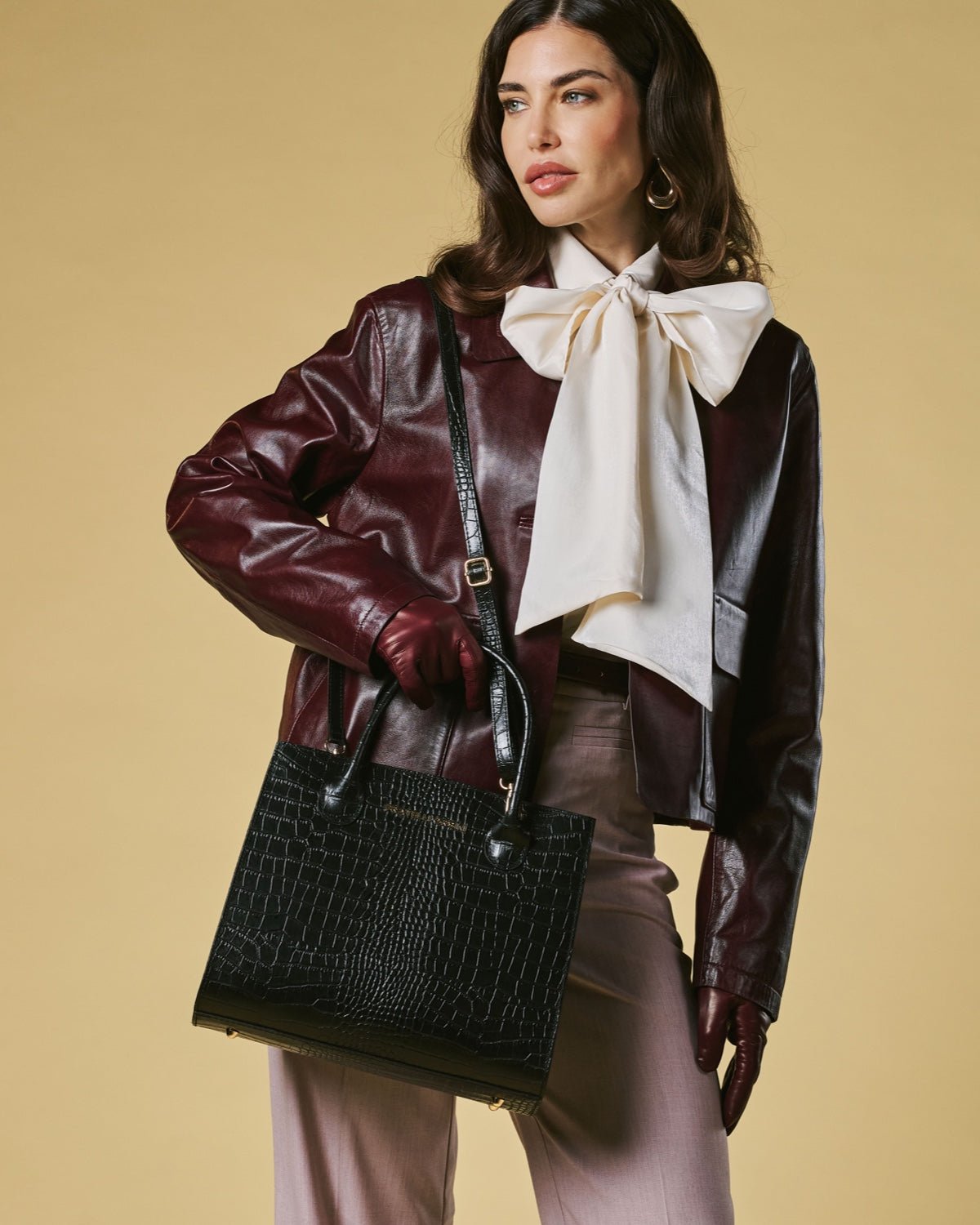 Patrizia (black) - Italian calf leather women's handbag (with shoulder strap) - Che Cose Belle