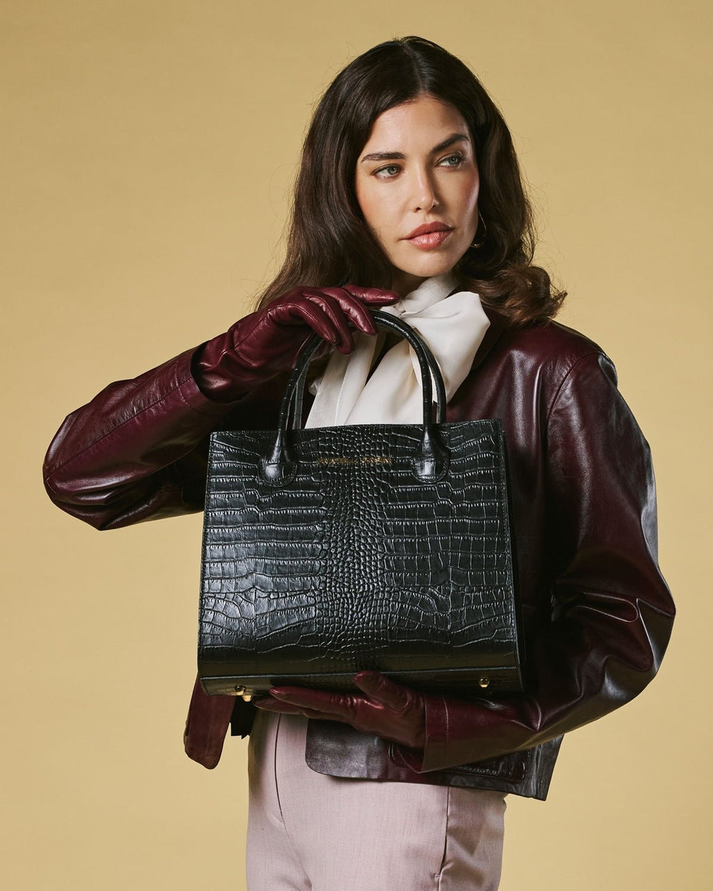 Patrizia (black) - Italian calf leather women's handbag (with shoulder strap) - Che Cose Belle