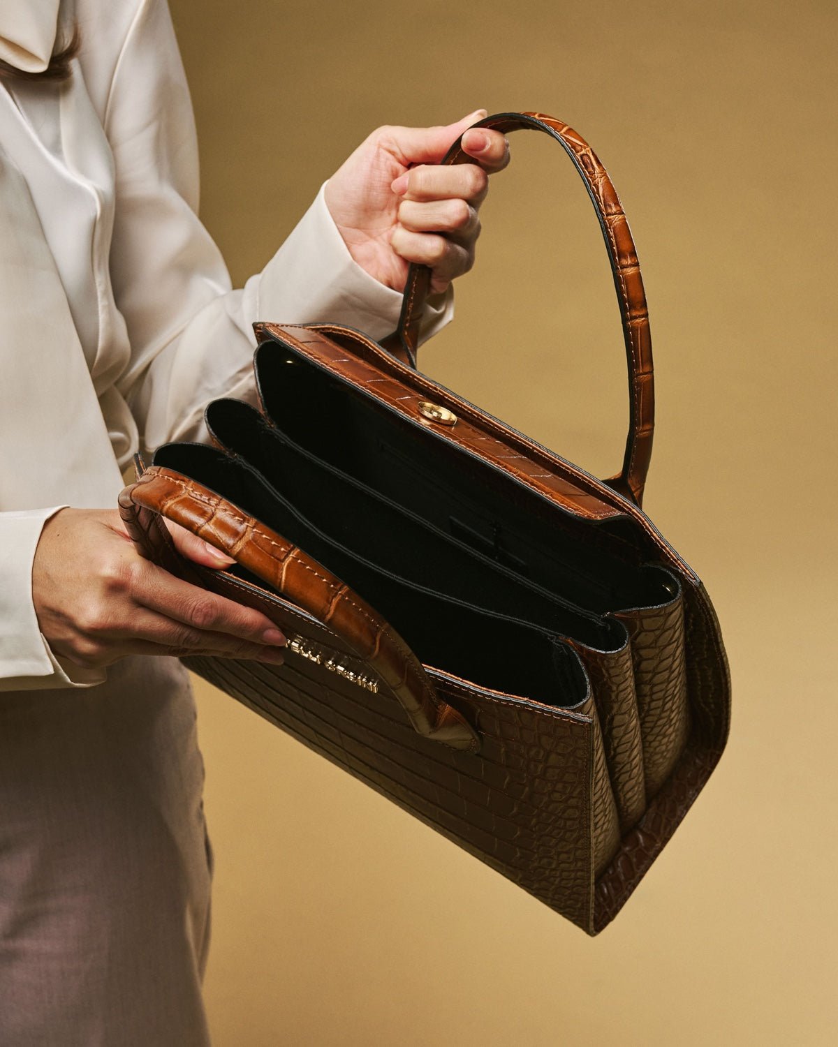 Patrizia (brown) - Italian calf leather womens handbag (with shoulder strap) - Che Cose Belle