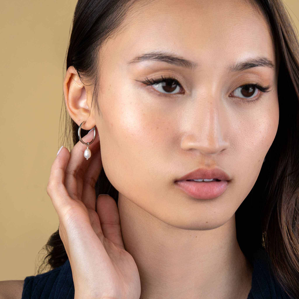 Pearl Hoops Dangle Earrings in 925 Sterling Silver - Che Cose Belle