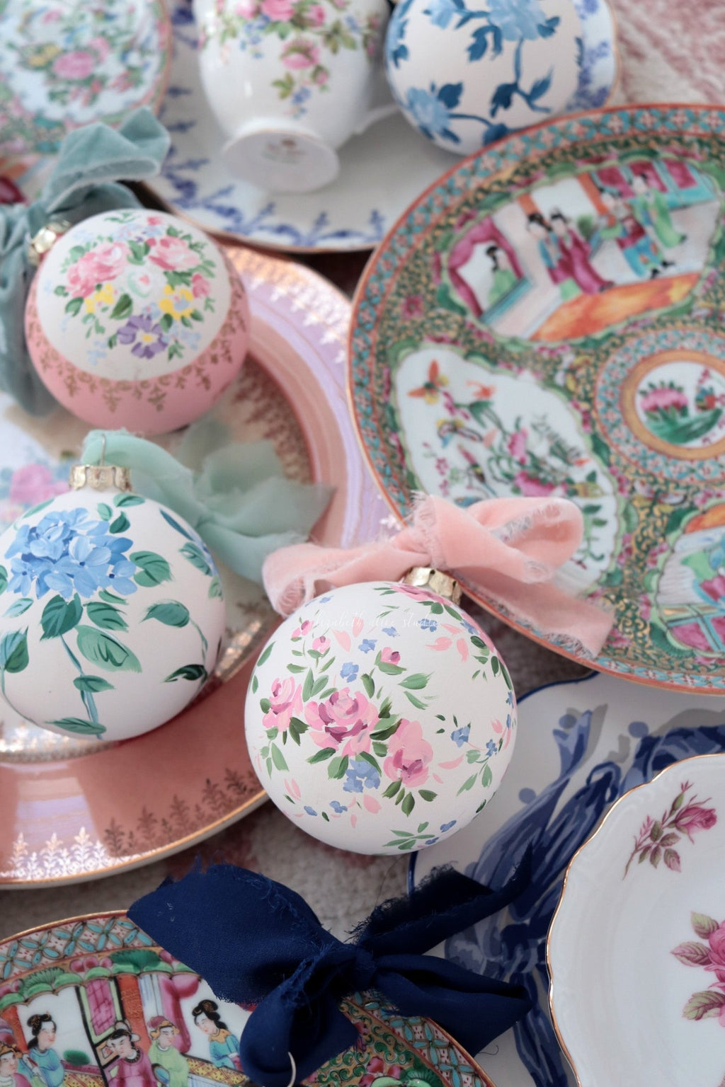 Pink vintage rose hand-painted ornament - Che Cose Belle