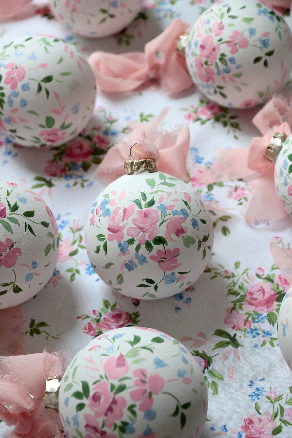 Pink vintage rose hand-painted ornament - Che Cose Belle