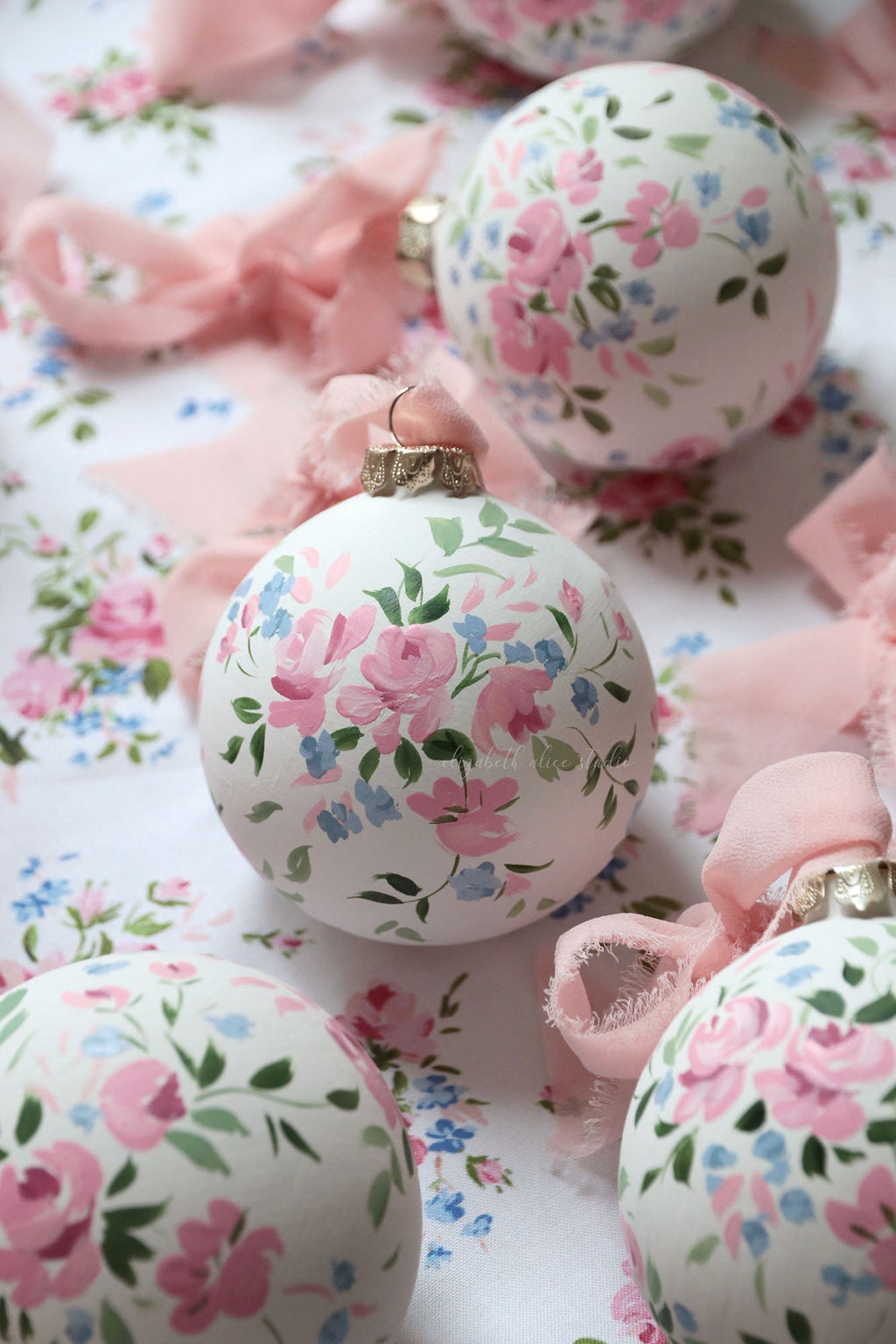 Pink vintage rose hand-painted ornament - Che Cose Belle