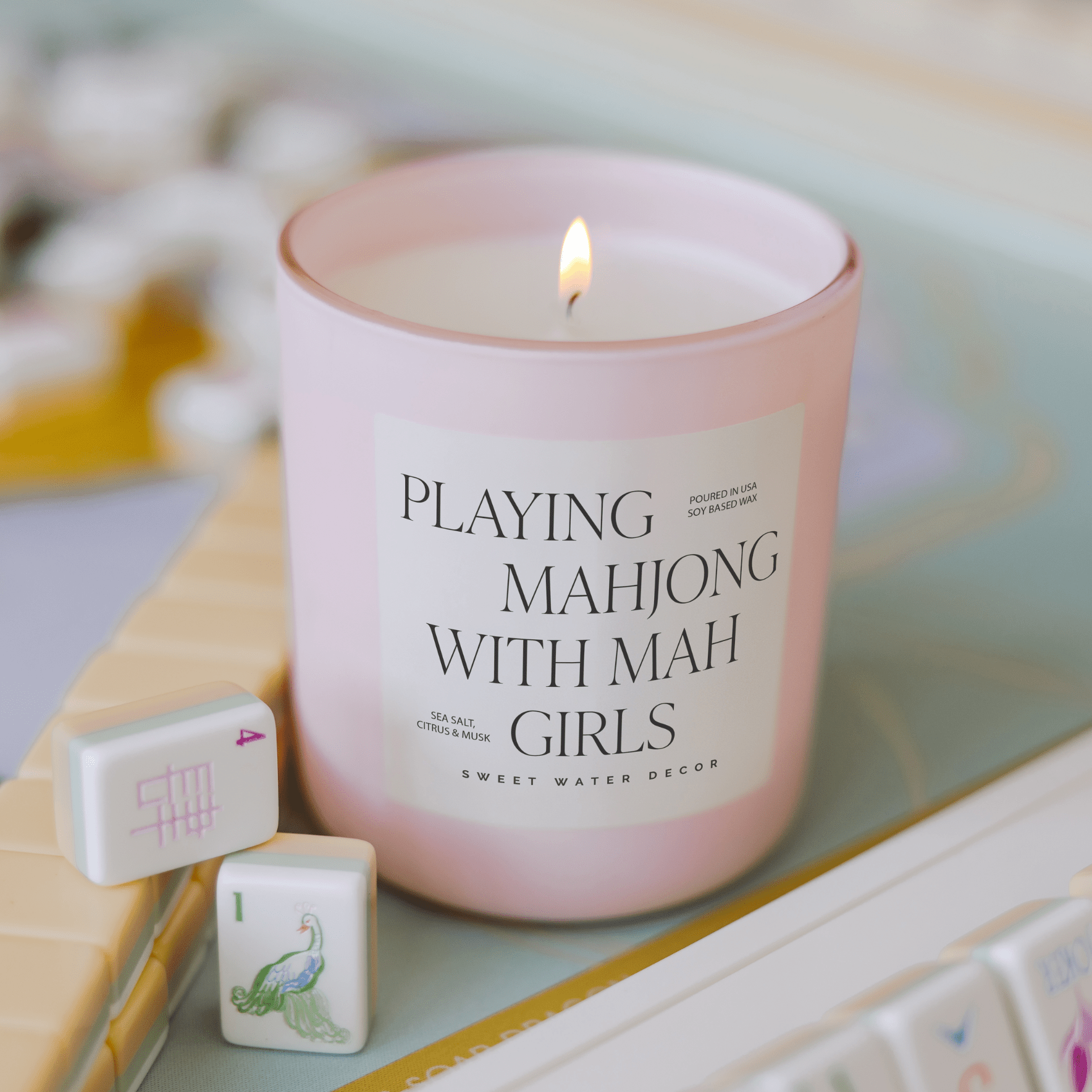 Playing Mahjong with Mah Girls Soy Candle - Pink Matte Jar - 15 oz (Salt and Sea) - Che Cose Belle