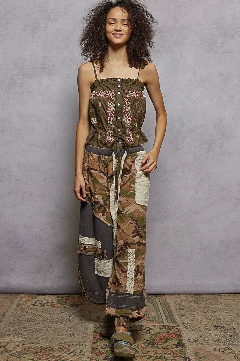 POL Button Down Floral Embroidered Cropped Cami with Lace Detail - Che Cose Belle