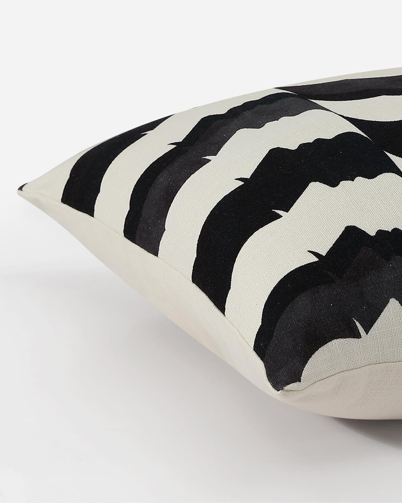 Portrait Of A Lady Throw Pillow - Che Cose Belle