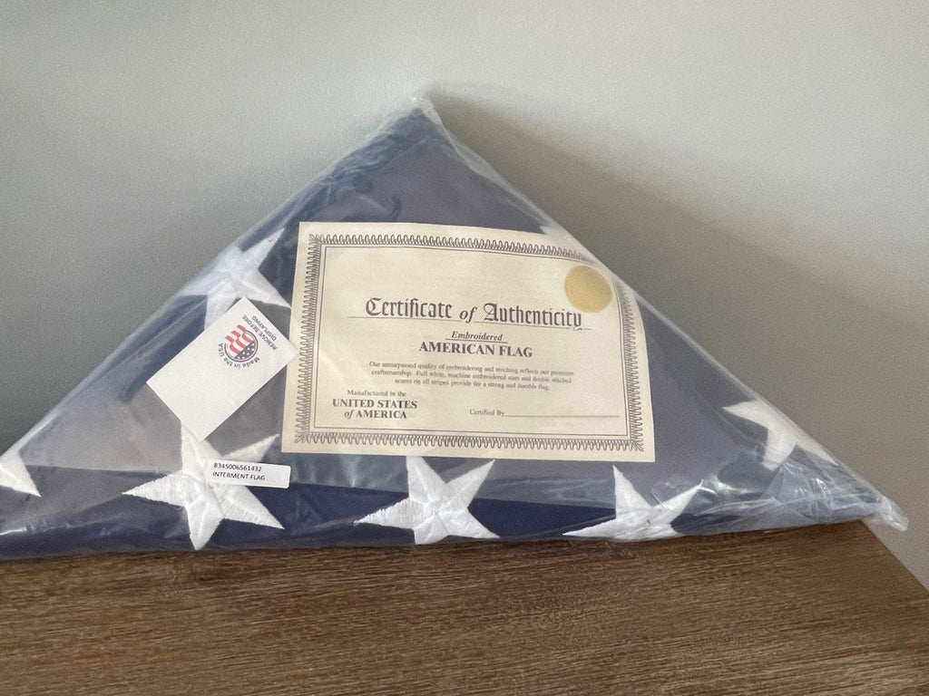 Pre-Folded American Flags for Flag Display Cases - American made flags and hand folded by veterans. - Che Cose Belle