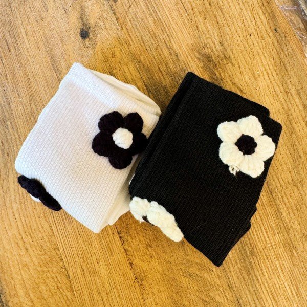Puffy Daisy Embellished Socks Set Of 2 - Che Cose Belle