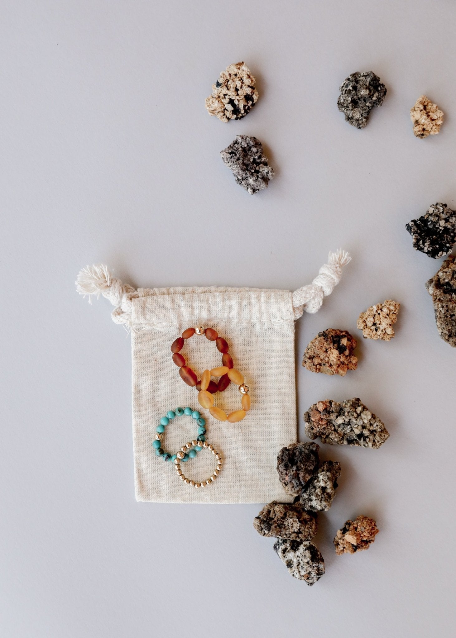 Raw Cognac Baltic Amber + 14K Gold Filled || Beaded Stretch Ring - Che Cose Belle