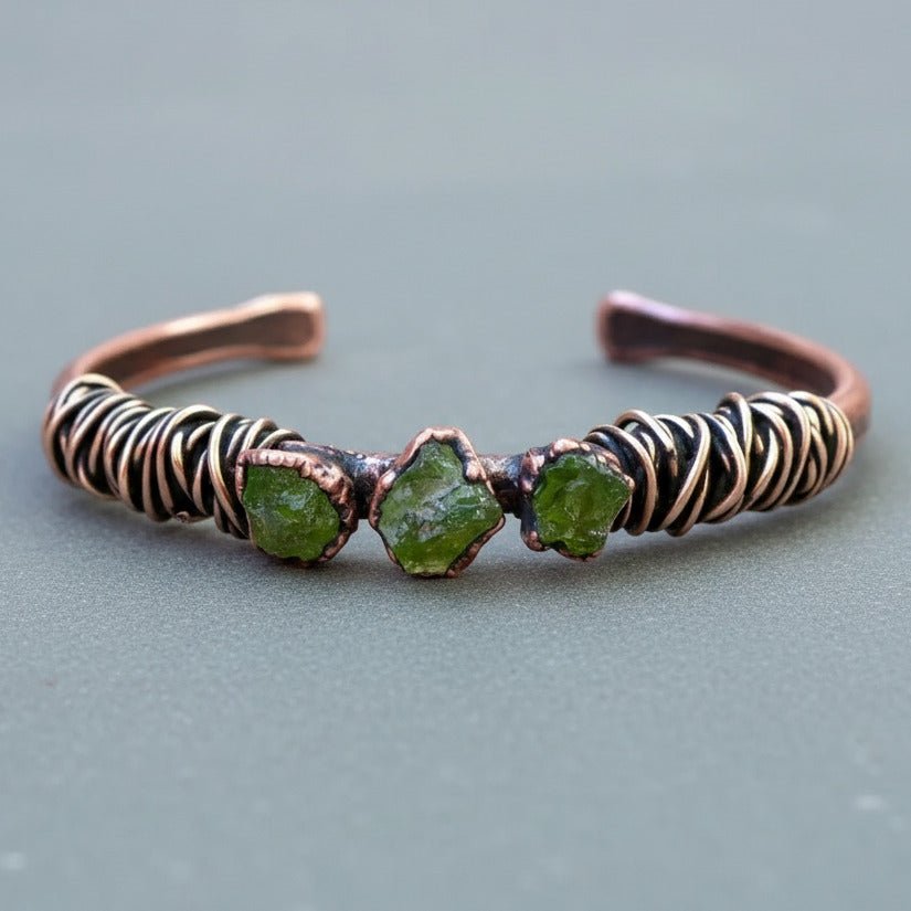 Raw Peridot Copper Cuff - Handcrafted Talisman Jewelry for Heart Healing - Che Cose Belle