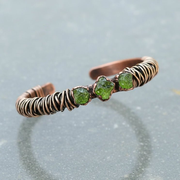 Raw Peridot Cuff - Copper Jewelry Handcrafted For Growth And Renewal - Che Cose Belle