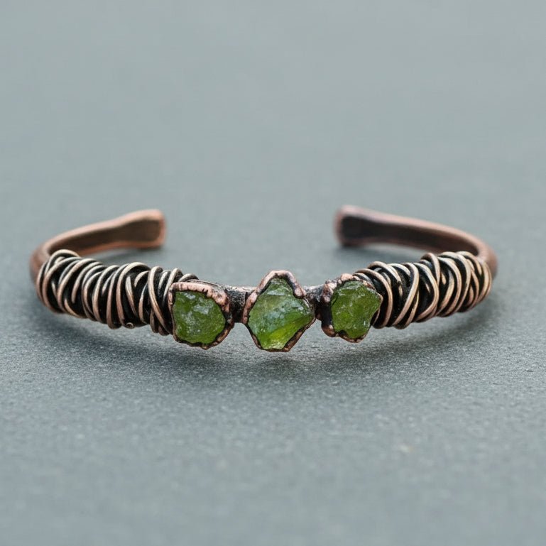 Raw Peridot Cuff - Copper Jewelry Handcrafted For Growth And Renewal - Che Cose Belle