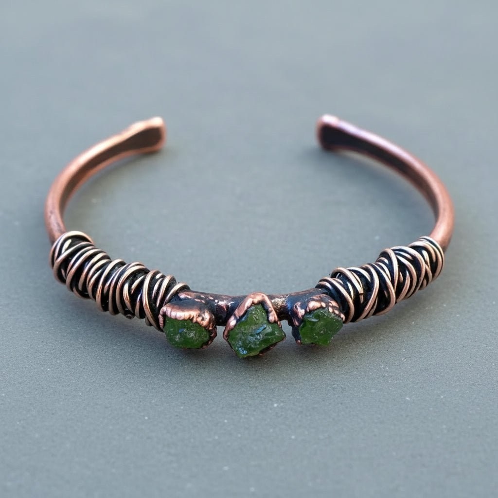 Raw Peridot Cuff - Copper Jewelry Handcrafted For Growth And Renewal - Che Cose Belle
