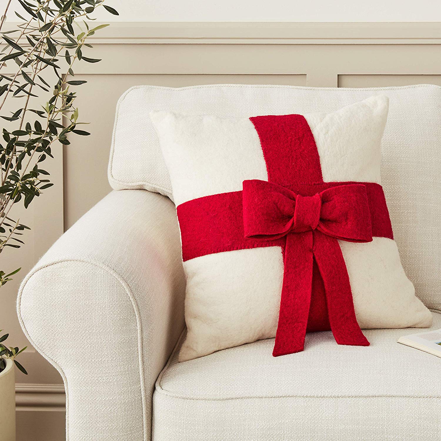 Red Bow Cream - Christmas Pillow Cover Hand Felted Wool - 20" / 14" Arcadia Home - Che Cose Belle