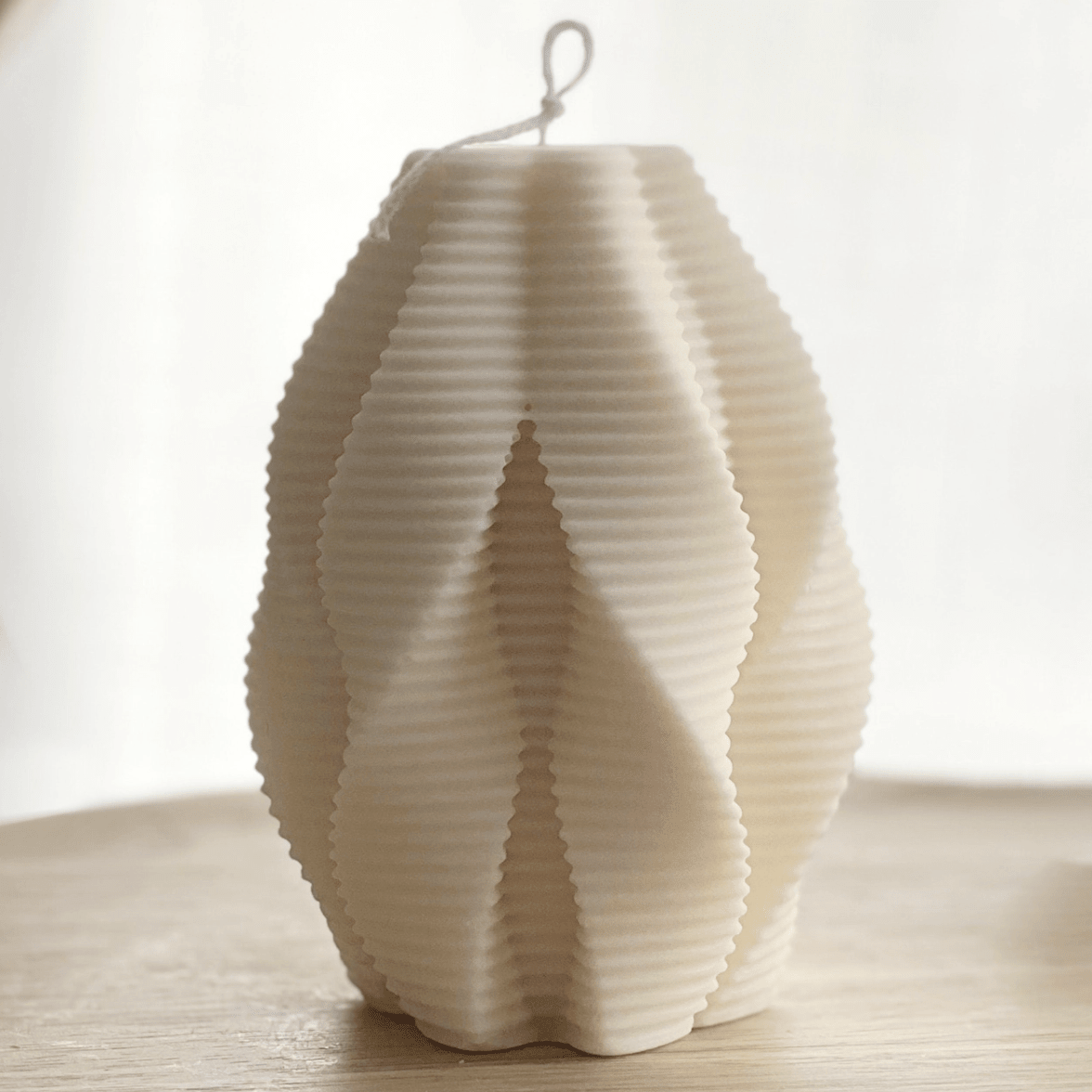 Ribbed Swirl Candle: Cream - Che Cose Belle