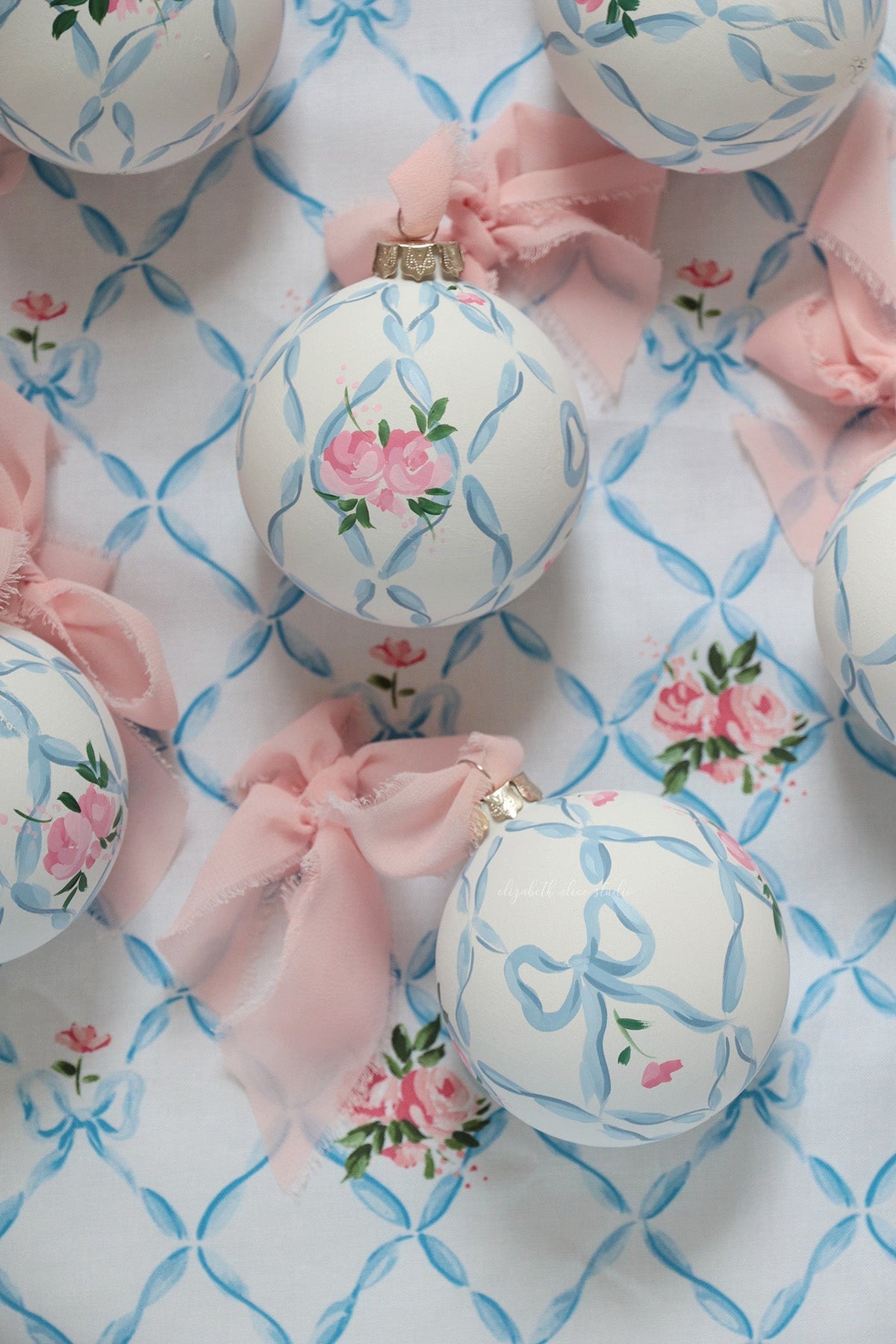 Ribbon trellis and rose hand-painted ornament - Che Cose Belle