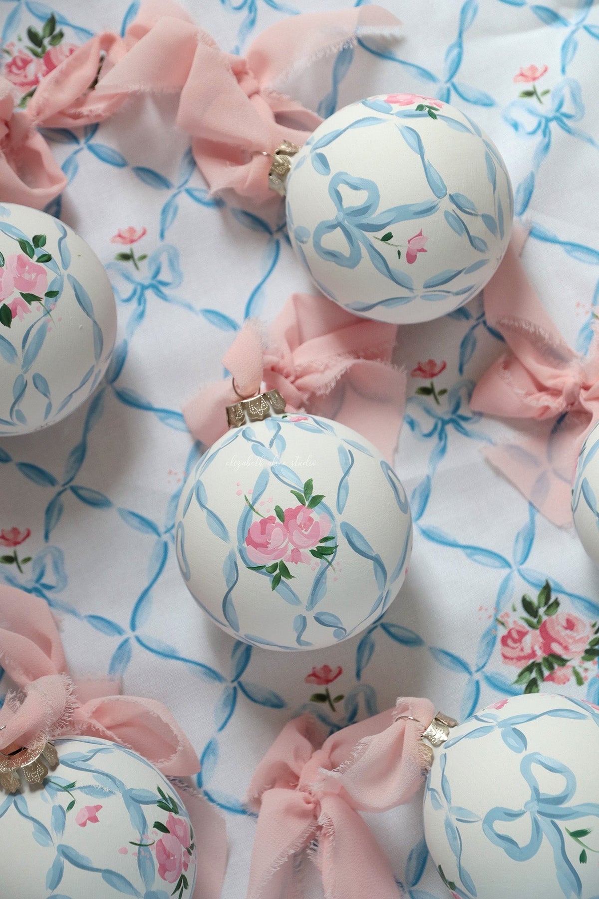 Ribbon trellis and rose hand-painted ornament - Che Cose Belle