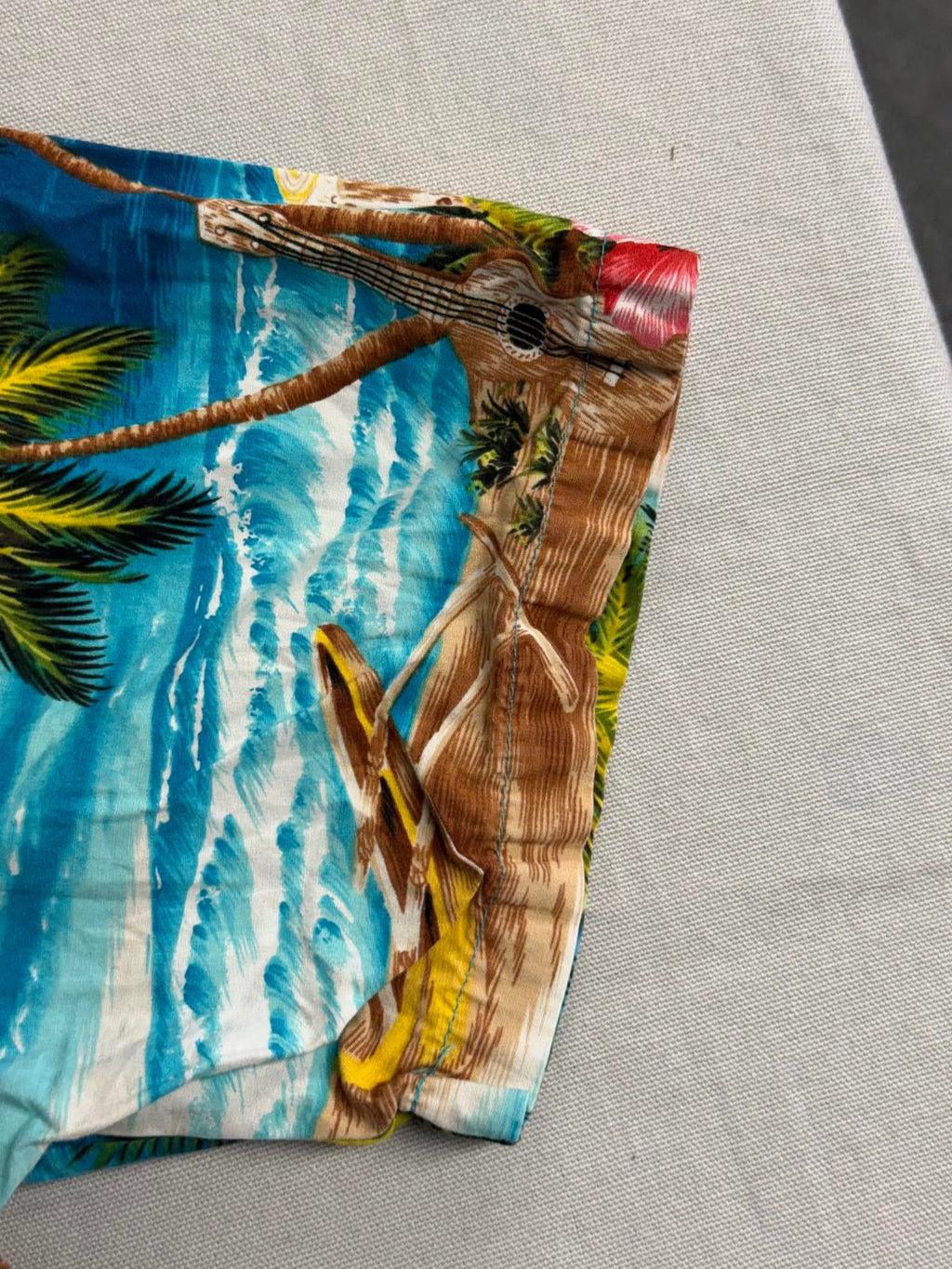RJC Mens Hawaiian Shirt Hawaiian Islands Made in Hawaii - S - Che Cose Belle