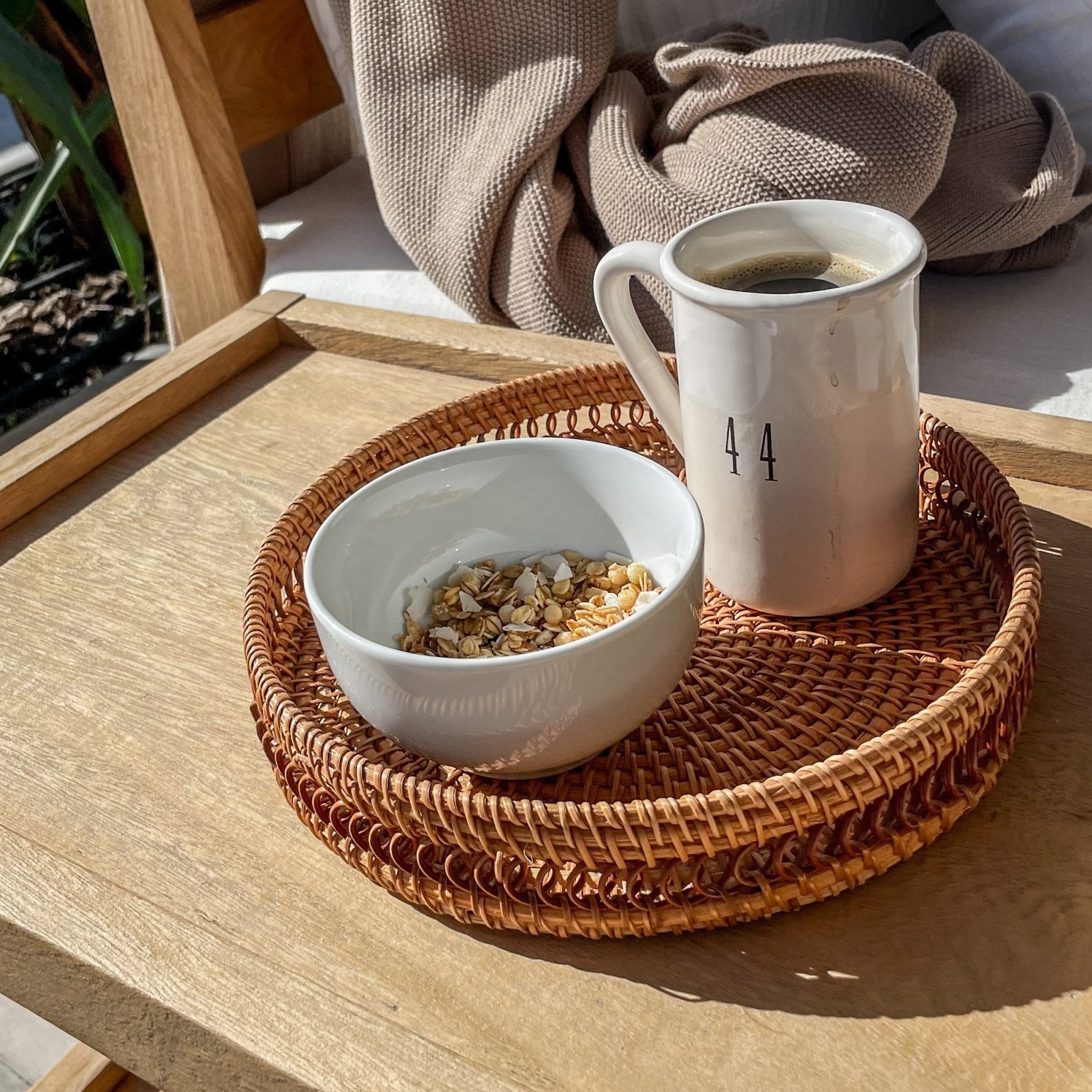 Round Rattan Tray — Decorative White Woven Tray for Coffee Table & Home - Che Cose Belle