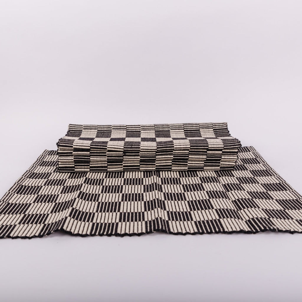 S/4 Handloomed Checkered Placemats - Black - Che Cose Belle