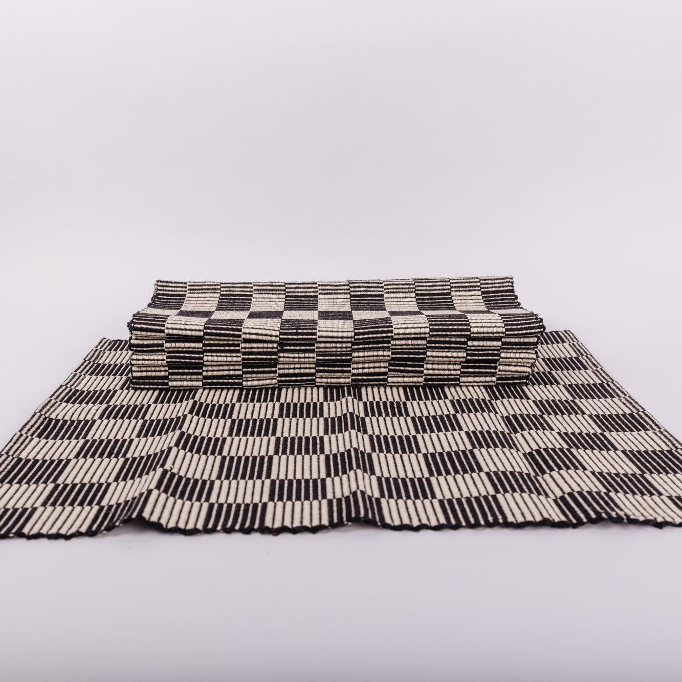 S/4 Handloomed Checkered Placemats - Black - Che Cose Belle