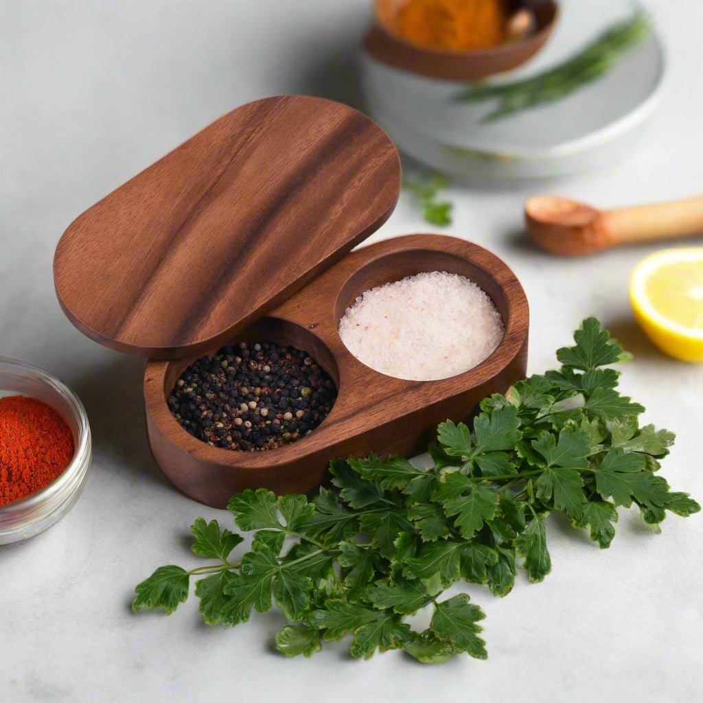 Salt & Pepper Pinch Pot w/ Cover - Che Cose Belle