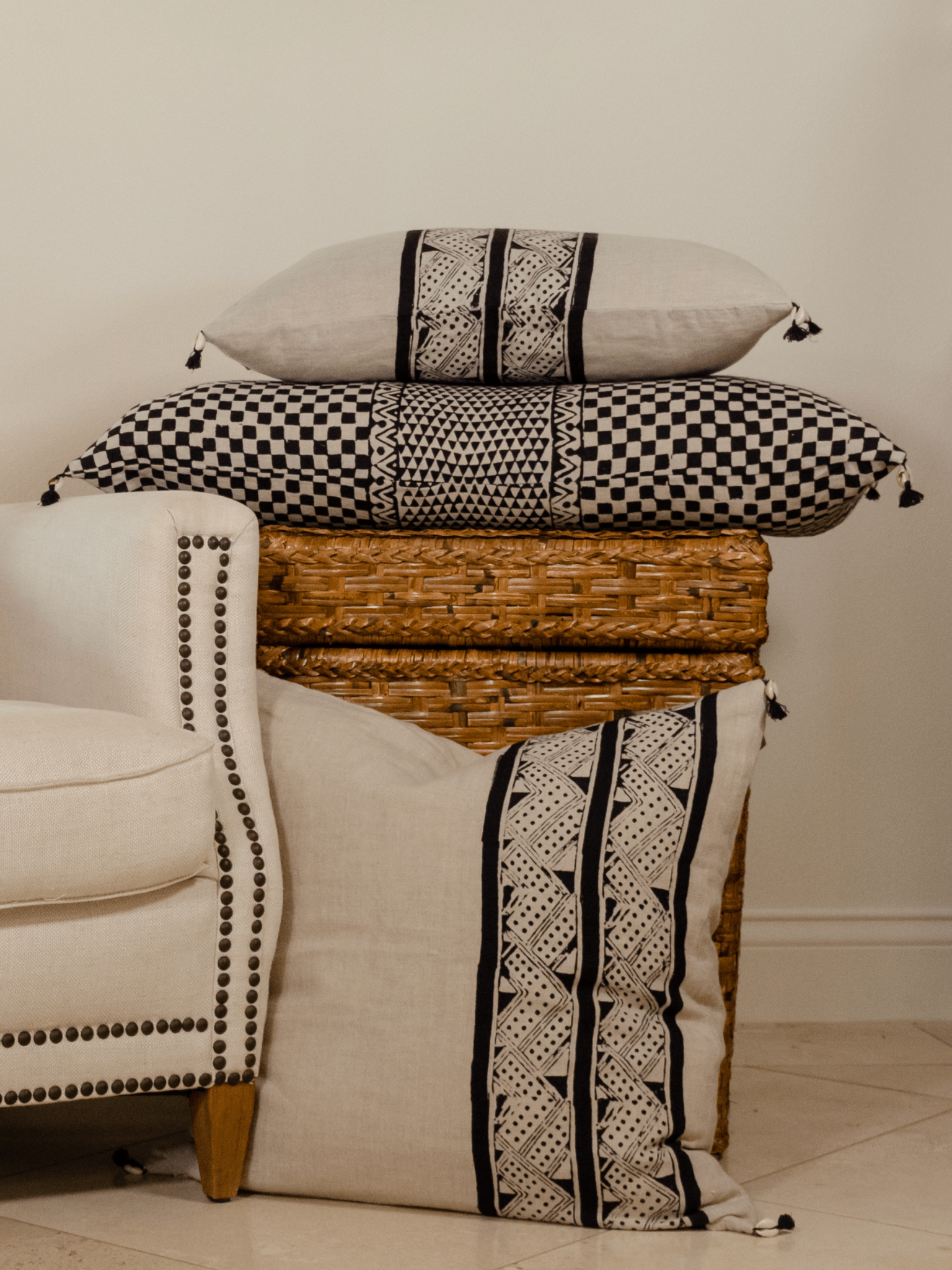 Samburu Charcoal Lumbar Pillow Cover - Che Cose Belle