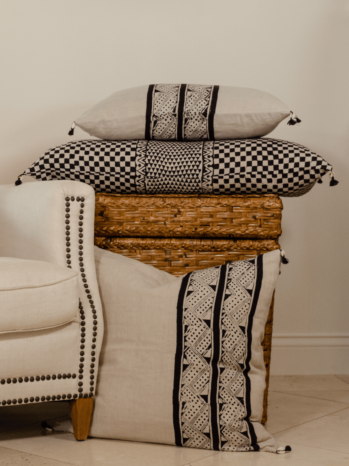 Samburu Charcoal Lumbar Pillow Cover - Che Cose Belle