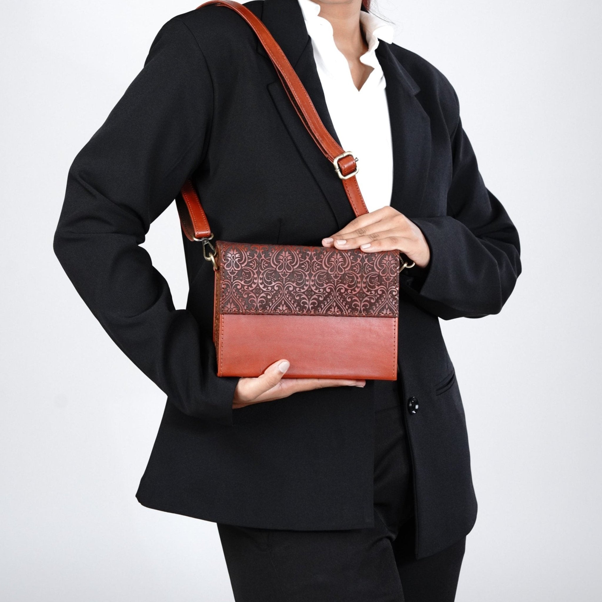 Sapphire Soirée Crossbody Bag - Che Cose Belle