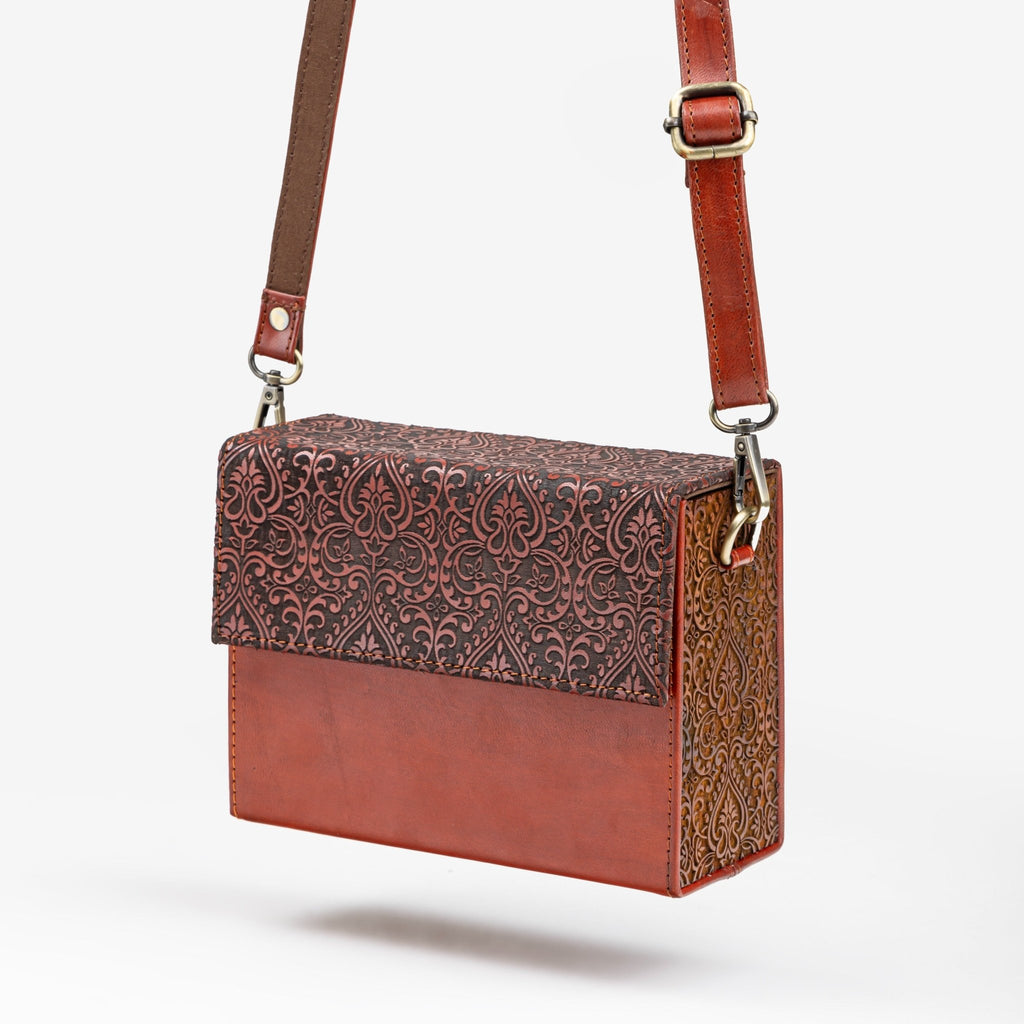 Sapphire Soirée Crossbody Bag - Che Cose Belle