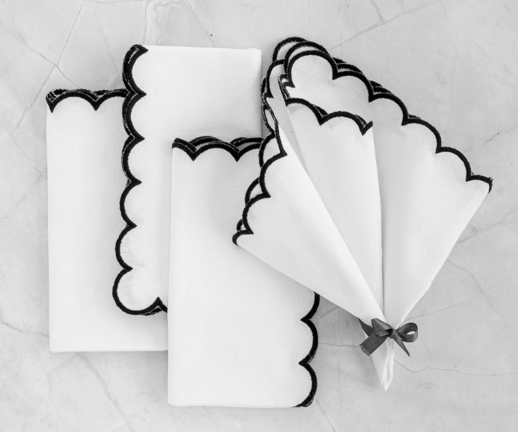 Scalloped Edge Linen Napkins - Che Cose Belle